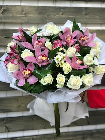 Букет цветов из: Розы и Хризантемы в Ярославской Краснодарский край