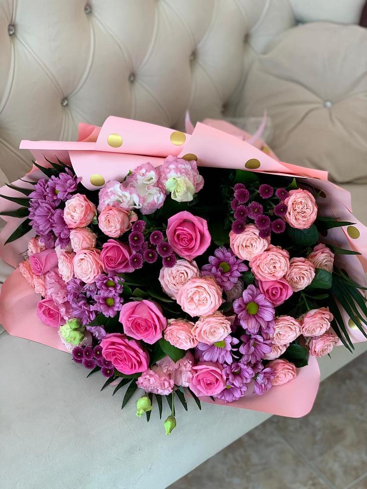 Букет цветов из: Хризантемы, Розы и Лизиантусы в Ярославской Краснодарский край