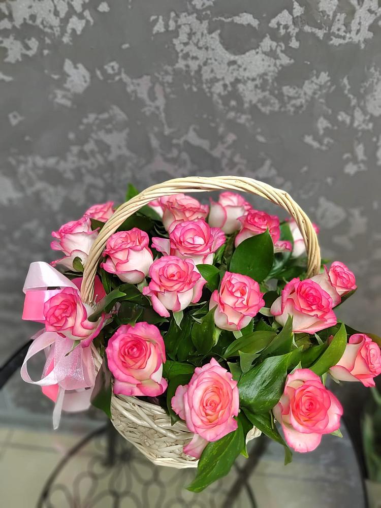 Цветочная композиция из Розы в корзине в Ярославской Краснодарский край
