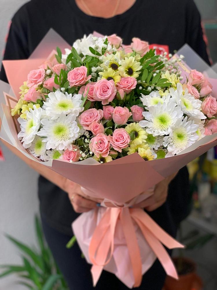 Букет цветов из: Розы и Хризантемы в Ярославской Краснодарский край