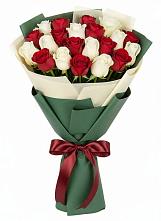 Букет Микс из красных и белых роз в Ярославской Краснодарский край