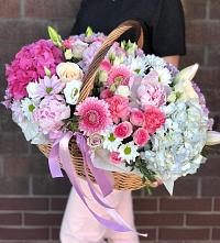 Цветочная композиция из Розы, Хризантемы, Пионы и Лизиантусы в корзине в Ярославской Краснодарский край