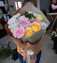Букет цветов из:  Герберы, Розы и Хризантемы в Ярославской Краснодарский край