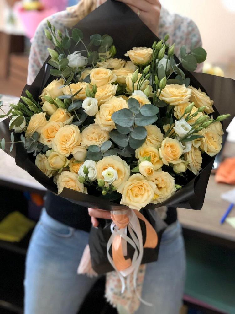 Букет цветов из: Розы и Лизиантусы в Ярославской Краснодарский край