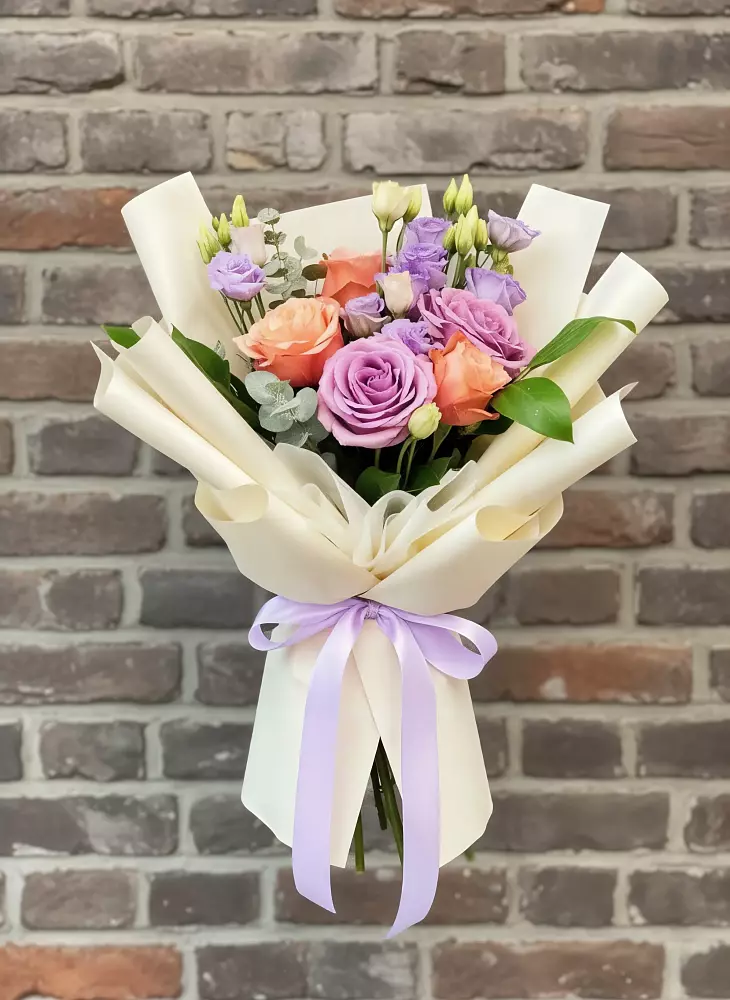 Букет цветов из: Лизиантусы и Розы в Ярославской Краснодарский край