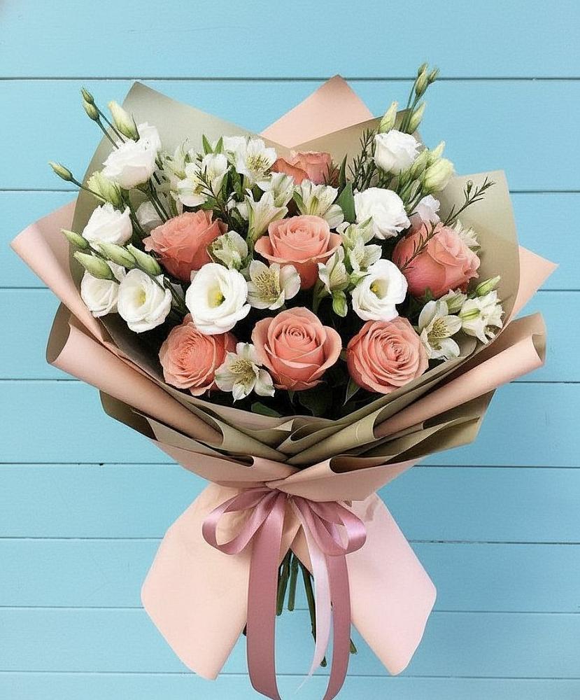 Букет цветов из: Розы, Альстромерии и Лизиантусы в Ярославской Краснодарский край