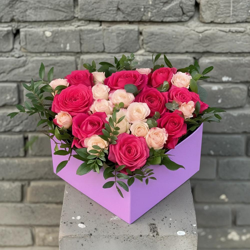 Цветочная композиция из Розы в коробке в Ярославской Краснодарский край