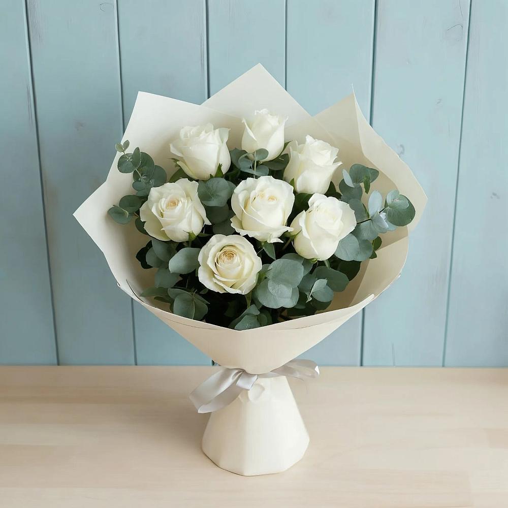 Букет Белые розы в Эвкалипте в Ярославской Краснодарский край