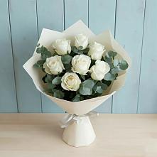 Букет Белые розы в Эвкалипте в Ярославской Краснодарский край