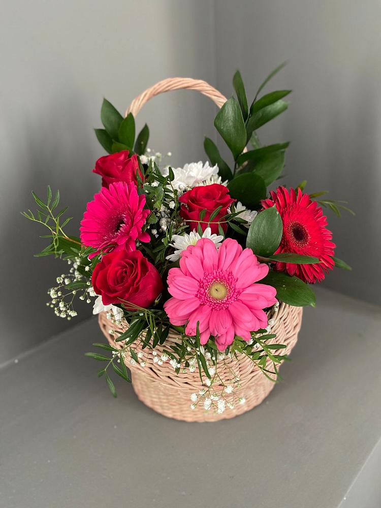 Цветочная композиция из Розы, Хризантемы и Герберы в корзине в Ярославской Краснодарский край