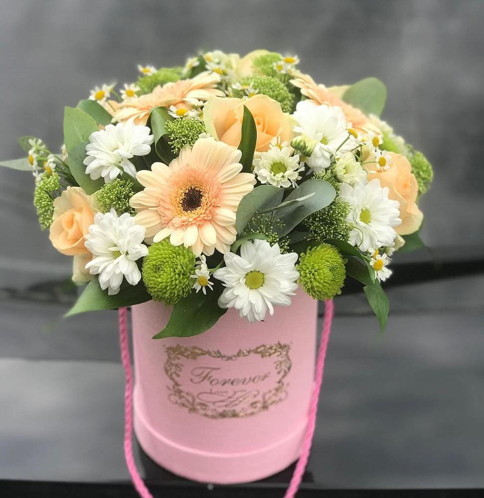 Цветочная композиция из Розы, Герберы и Хризантемы в шляпной коробке в Ярославской Краснодарский край