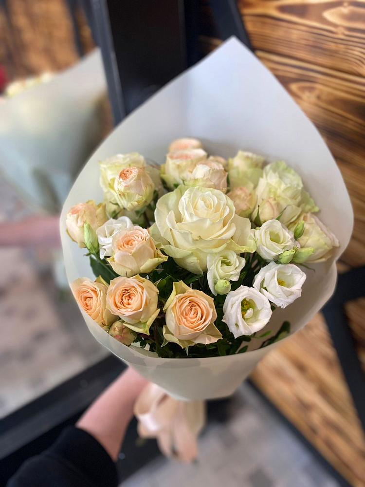 Букет цветов из: Розы и Лизиантусы в Ярославской Краснодарский край