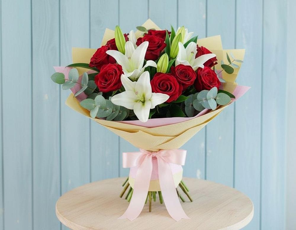Букет цветов из: Лилии и Розы в Ярославской Краснодарский край